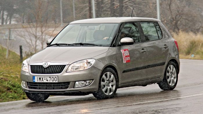Η υποστροφή που εμφανίζει η Skoda Fabia, είναι περιορισμένη ακόμα και με βαθιά πατημένο το γκάζι, παραμένοντας πάντα ελεγχόμενη, ουδέτερη και προοδευτ
